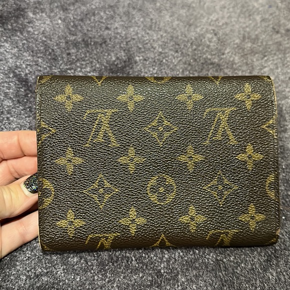 Luis Vuitton wallet. - Picture 13 of 17